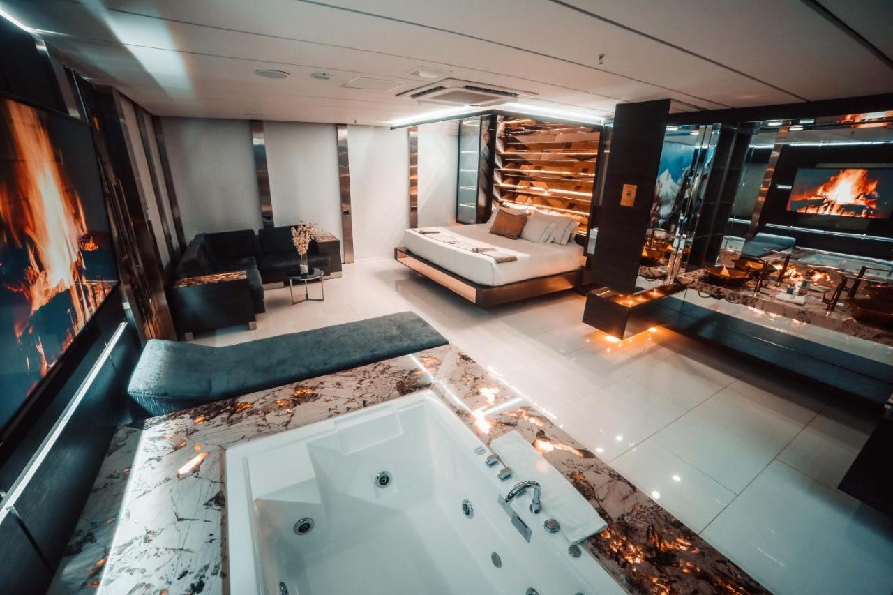 1Million Luxury Suites Medellin Exterior photo